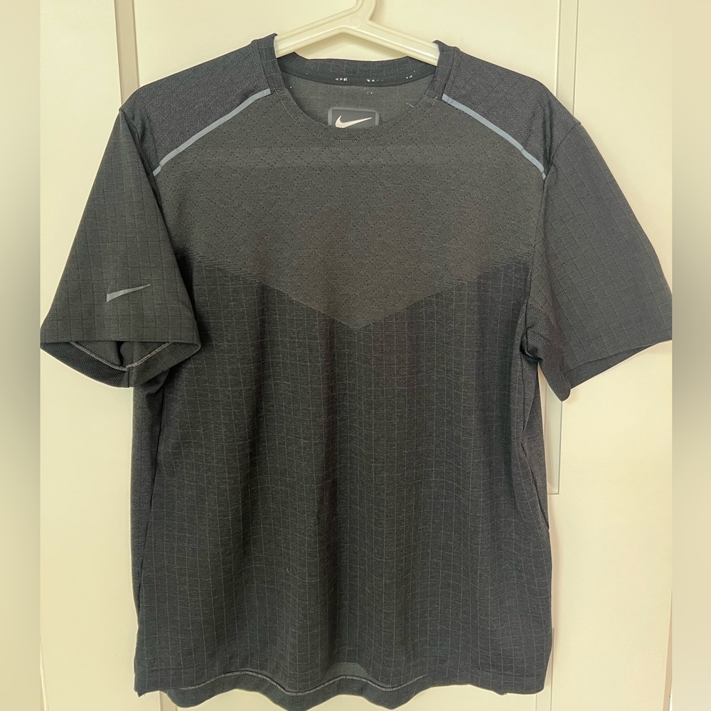 Nike Men's Charcoal Gray Athletic Tee